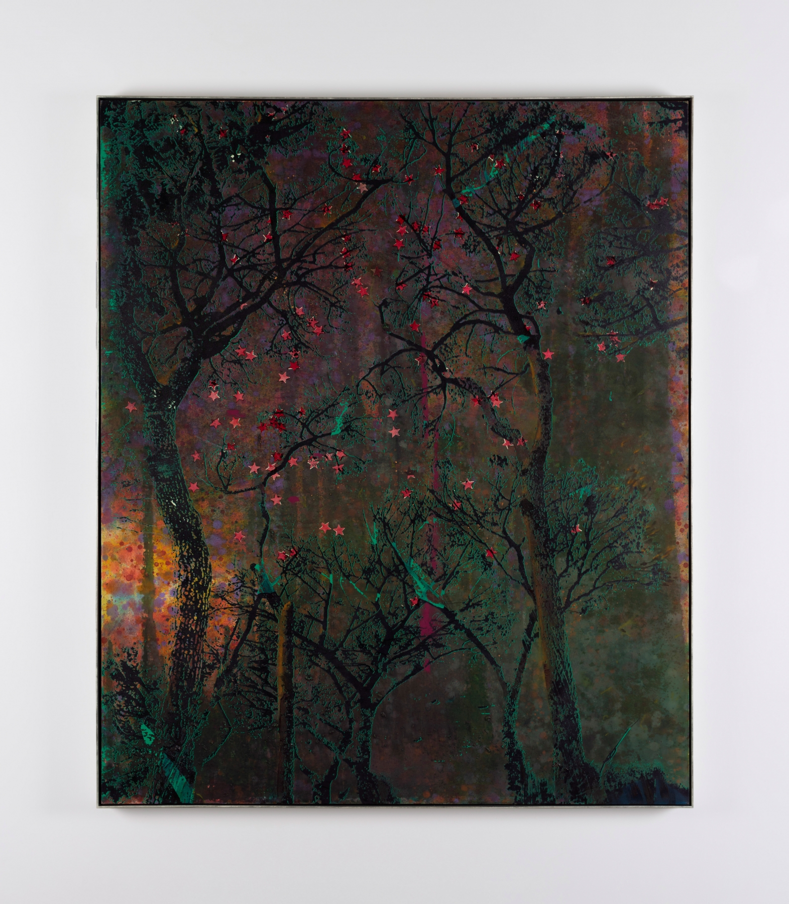 Elizabeth Magill&nbsp;
Red Stars,&nbsp;2021
oil and mixed media on canvas,&nbsp;hand-gilded silver and painted clay frame
185.5 x 155.5 cm / 73 x 61.2 in framed